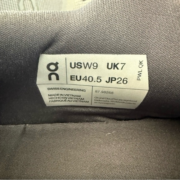 On Running Women’s Sneakers - Picture 7 of 7